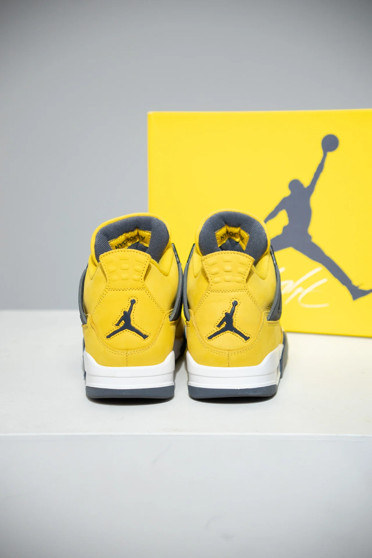Jordan 4 Lightning (Taille 41) - Image 3