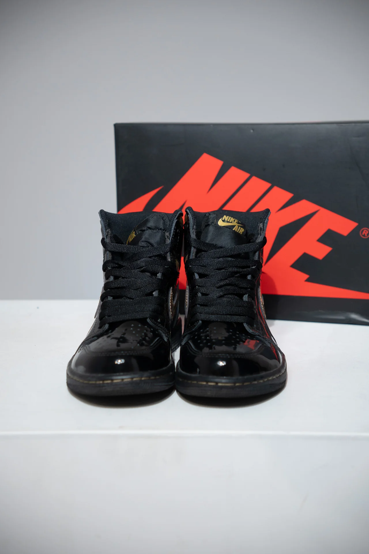 Jordan 1 High Metallic Gold (Taille 41) - Image 5