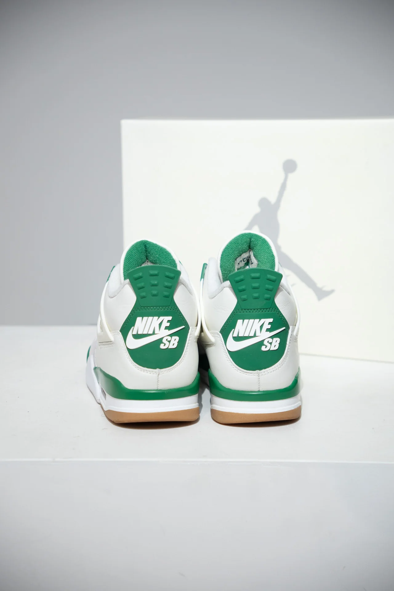 Jordan 4 SB pine Green (Taille 41) - Image 3