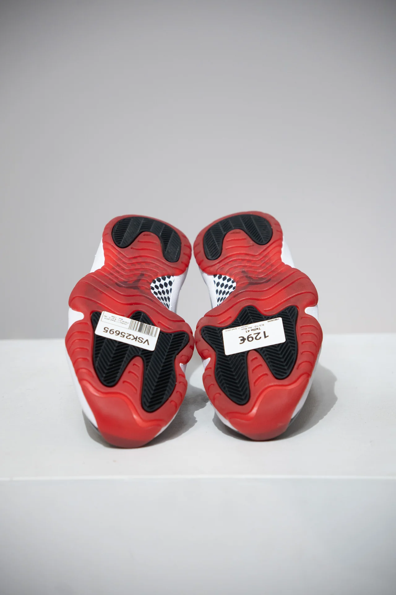 Jordan 11 Bred 2019 (Taille 41) - Image 4