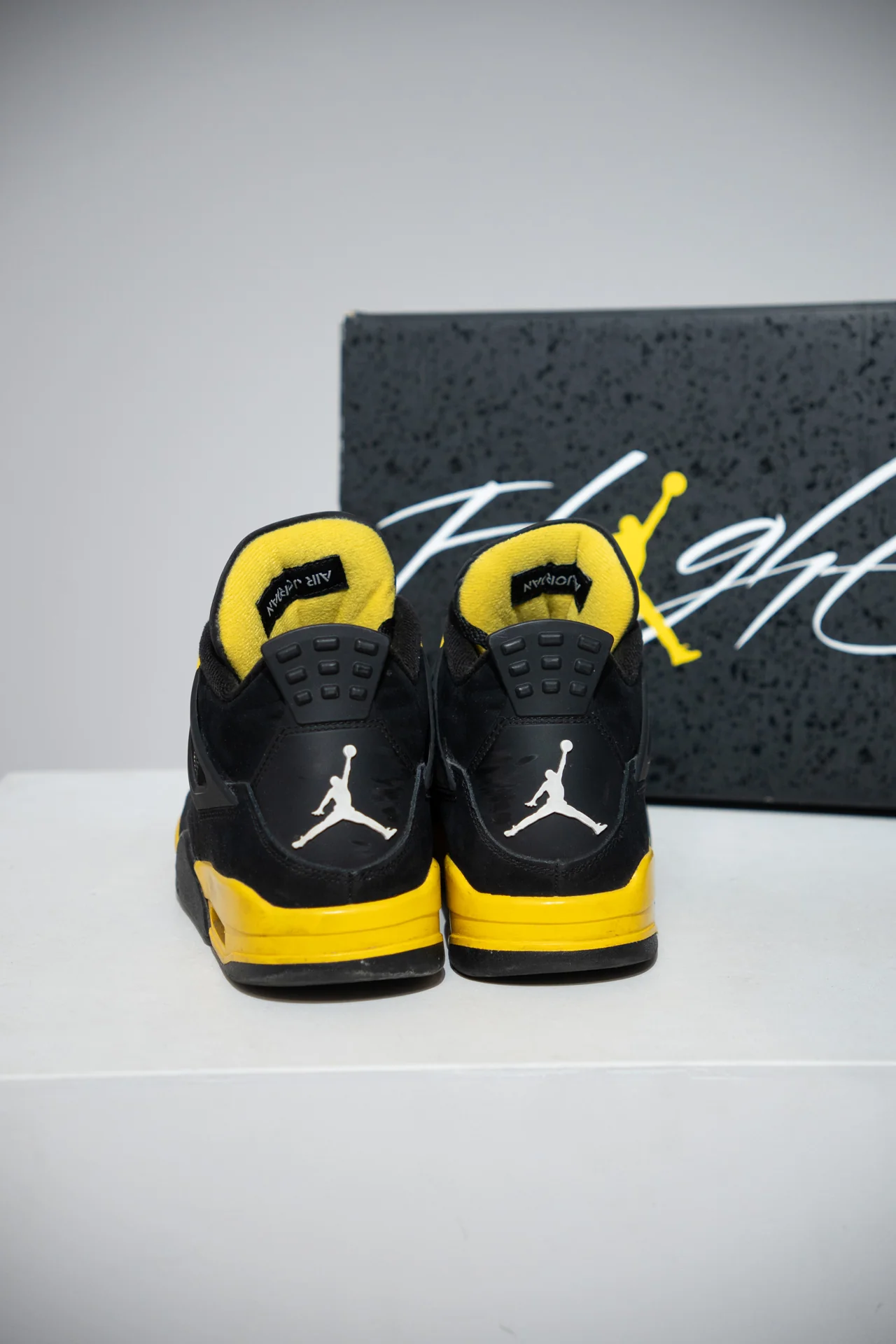 Jordan 4 Yellow Thunder (Taille 42,5) - Image 3