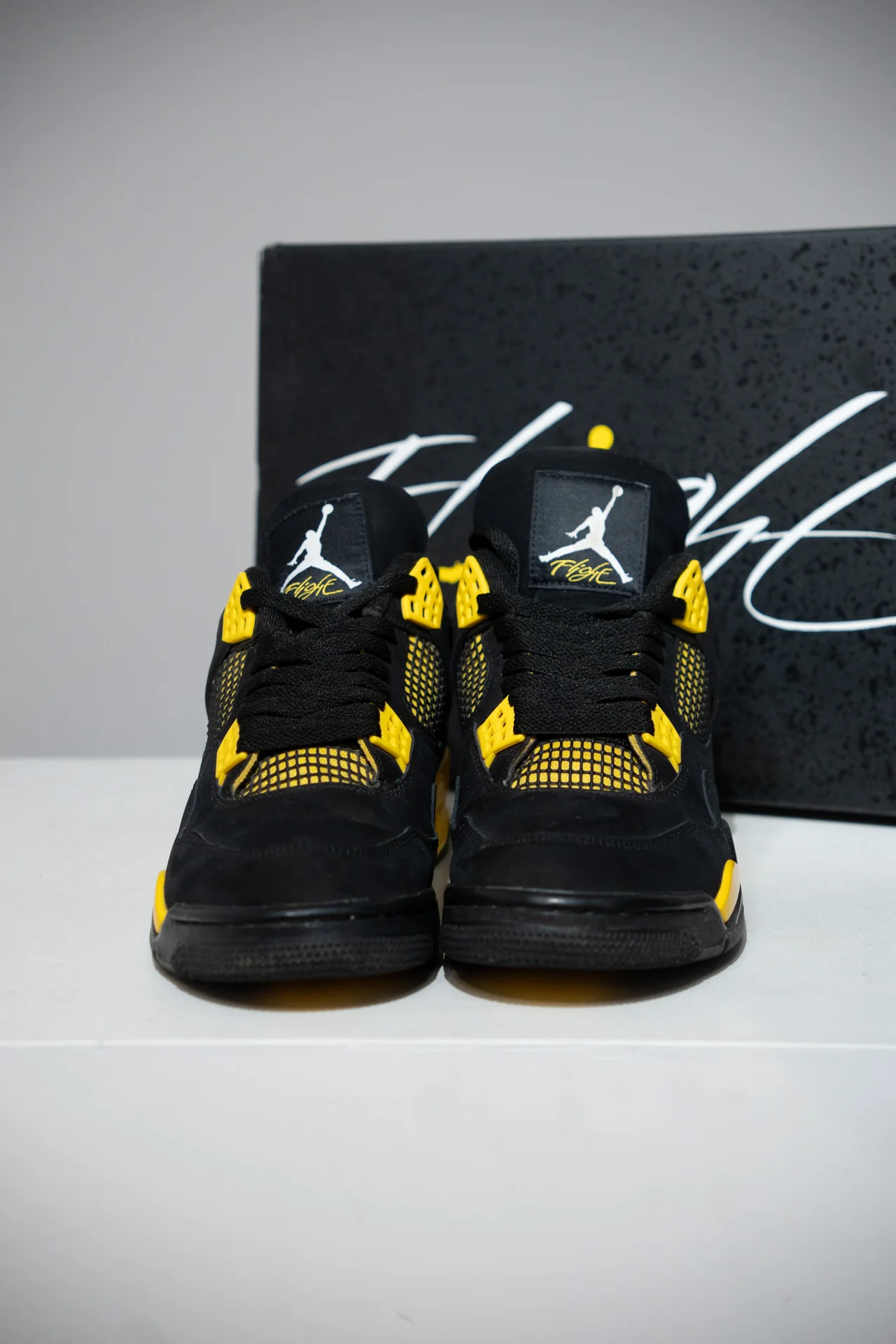 Jordan 4 Thunder (Taille 45) - Image 2