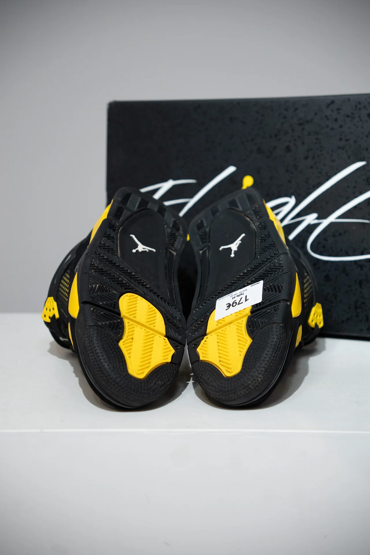 Jordan 4 Thunder (Taille 45) - Image 5