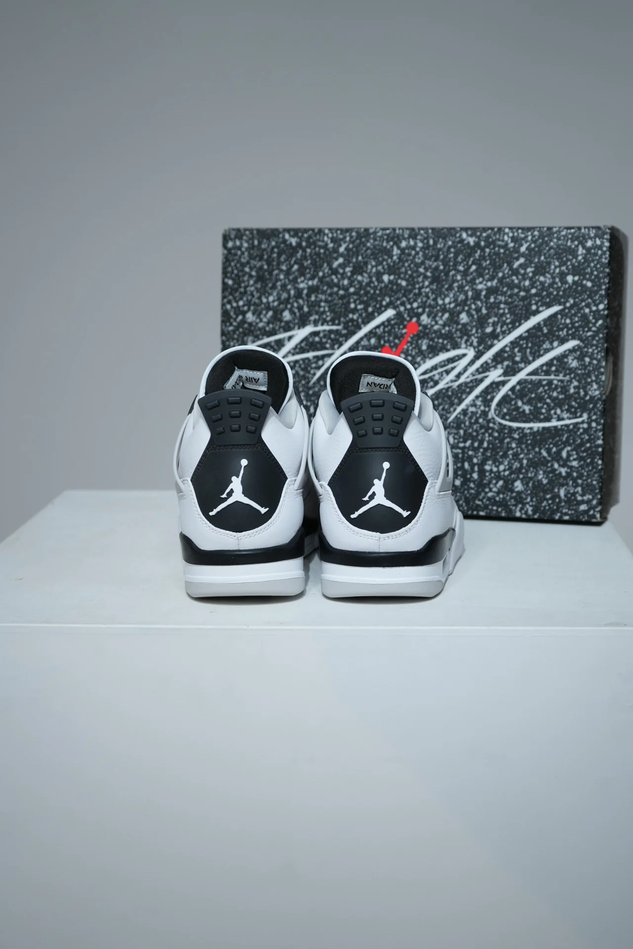 Jordan 4 Military Black (Taille 46) - Image 3