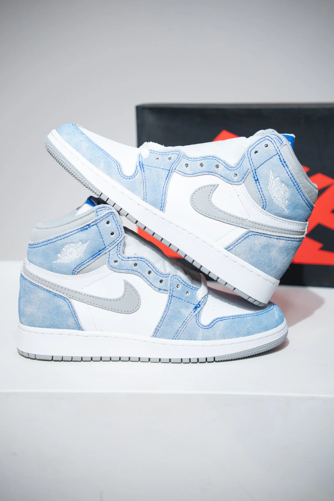 Jordan 1 High Hyper Royal GS (Taille 38)