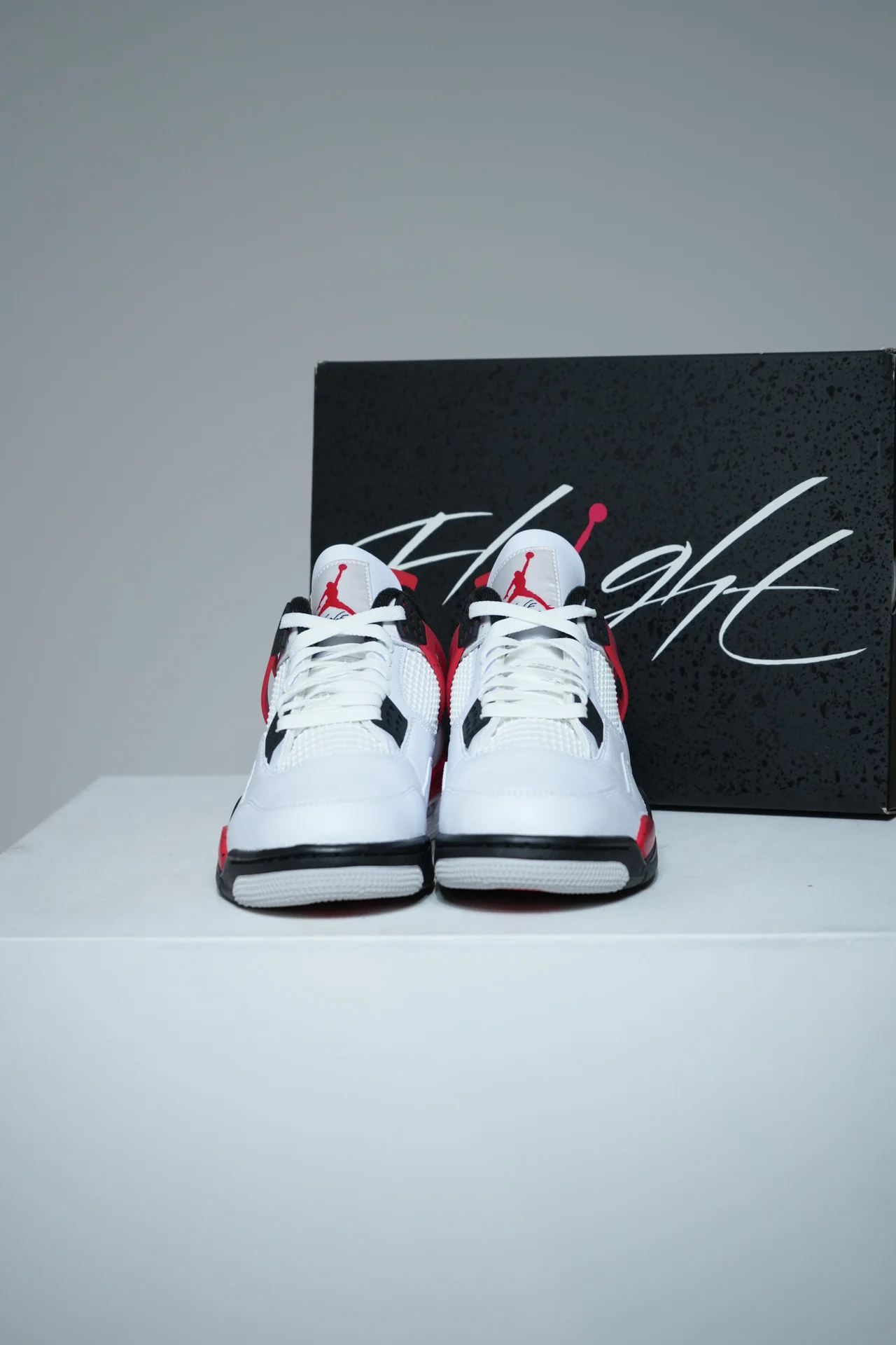 Jordan 4 Red Cement (Taille 44,5) - Image 2