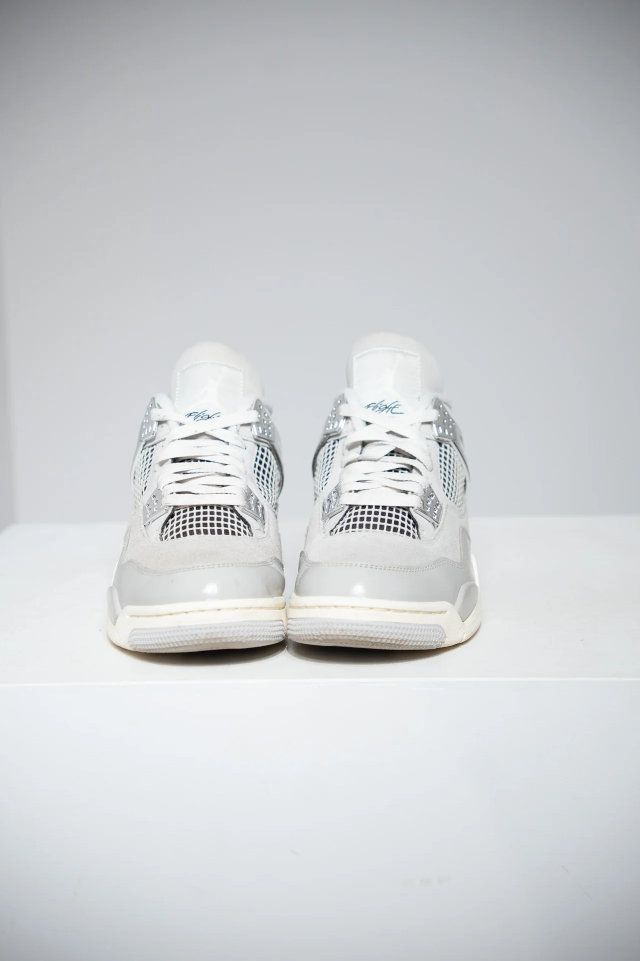Jordan 4 Frozen Moments (Taille 42,5) - Image 2