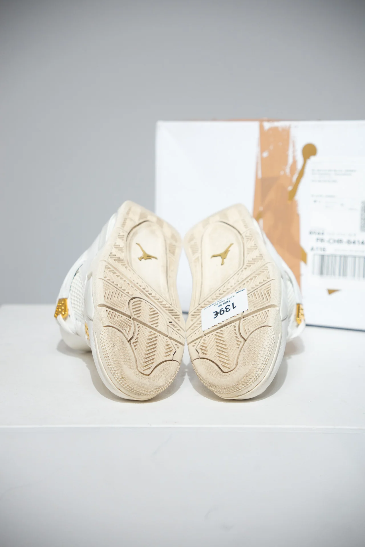 Jordan 4 Metallic Gold (Taille 39) - Image 4