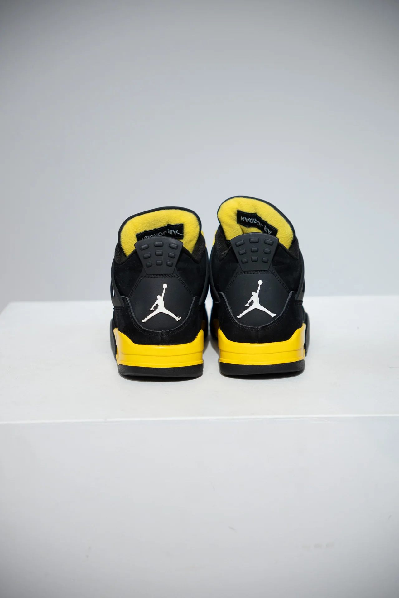 Jordan 4 Thunder (Taille 39) - Image 3