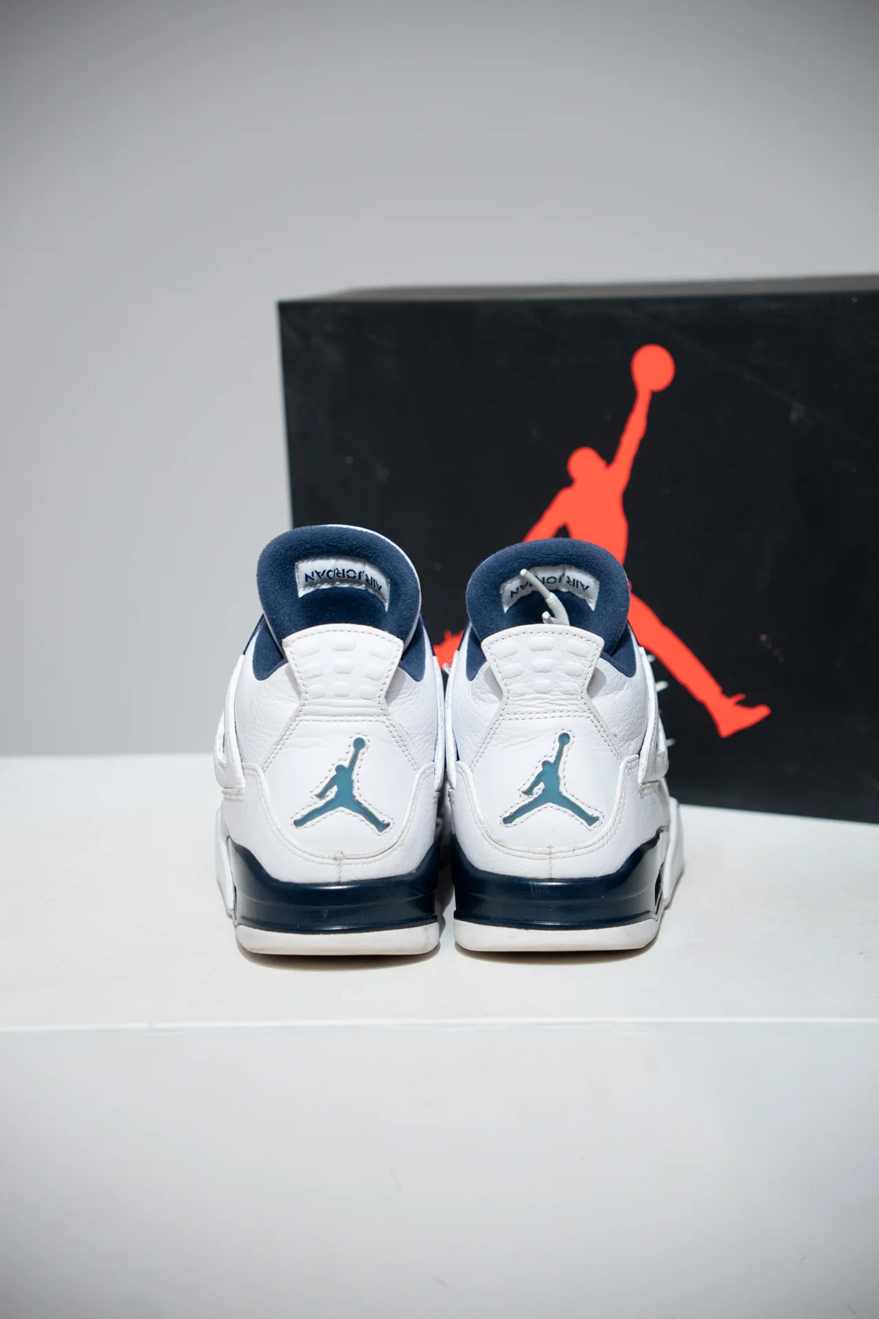 Jordan 4 Columbia (Taille 40) - Image 3