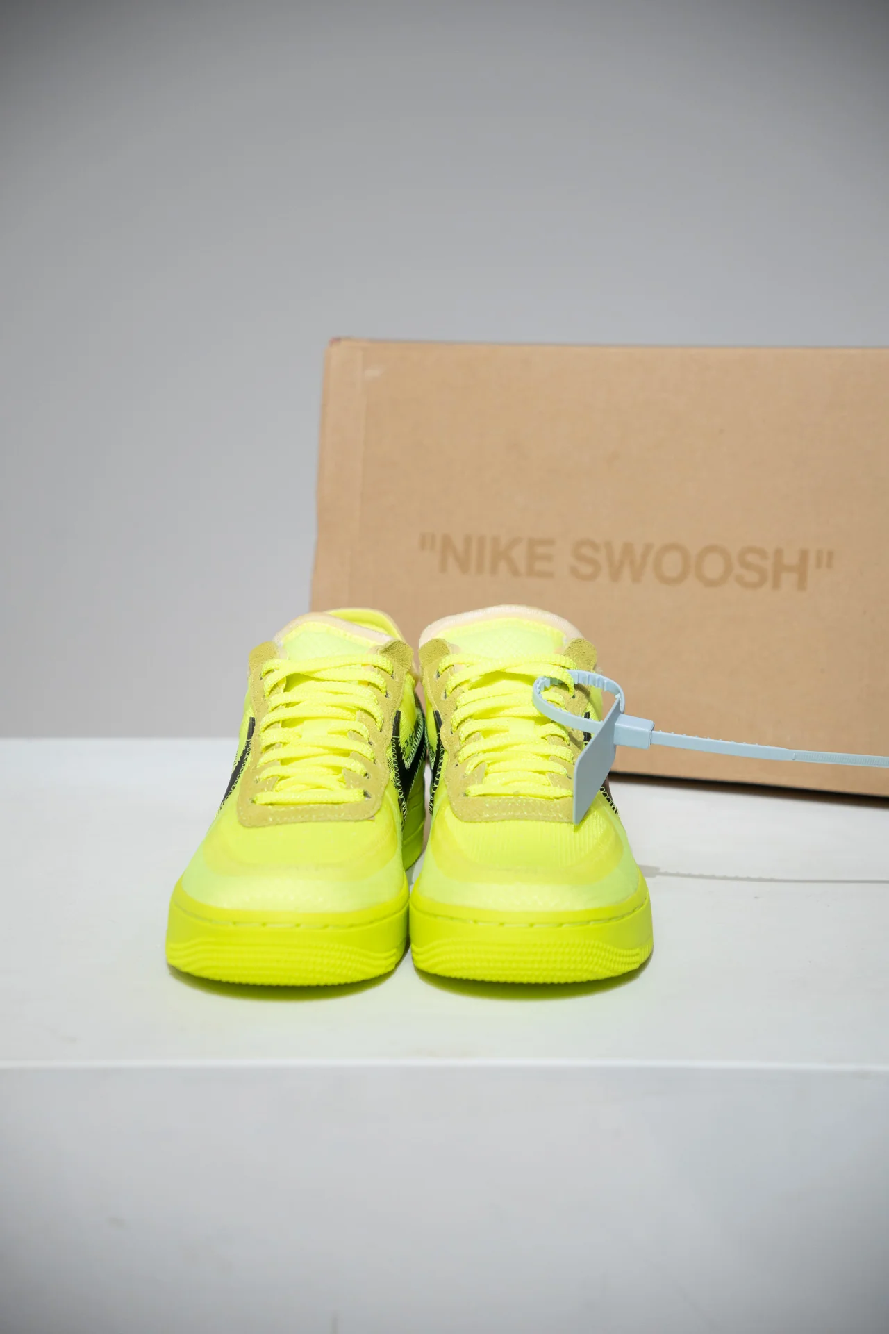 Air Force 1 Off White Volt (Taille 36,5) - Image 2