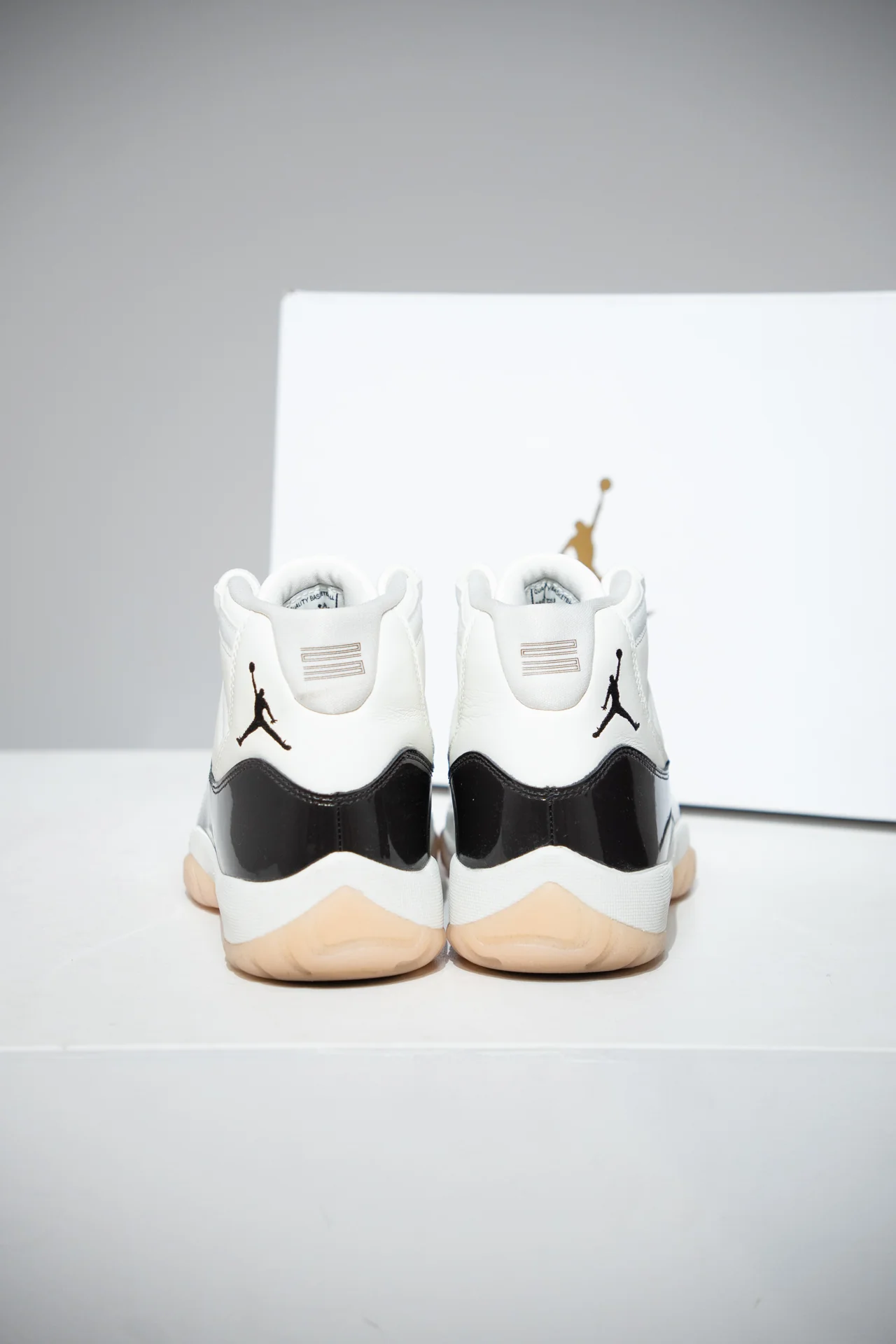 Jordan 11 Napolitan (Taille 38,5) - Image 2