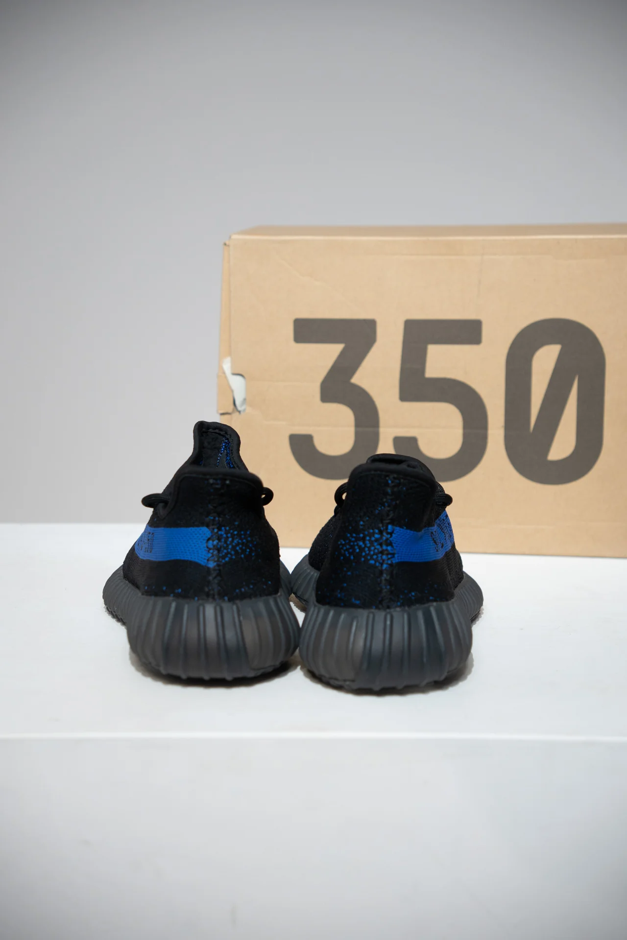 Yeezy 350 V2 Electric Blue (Taille 41 1/3) - Image 2