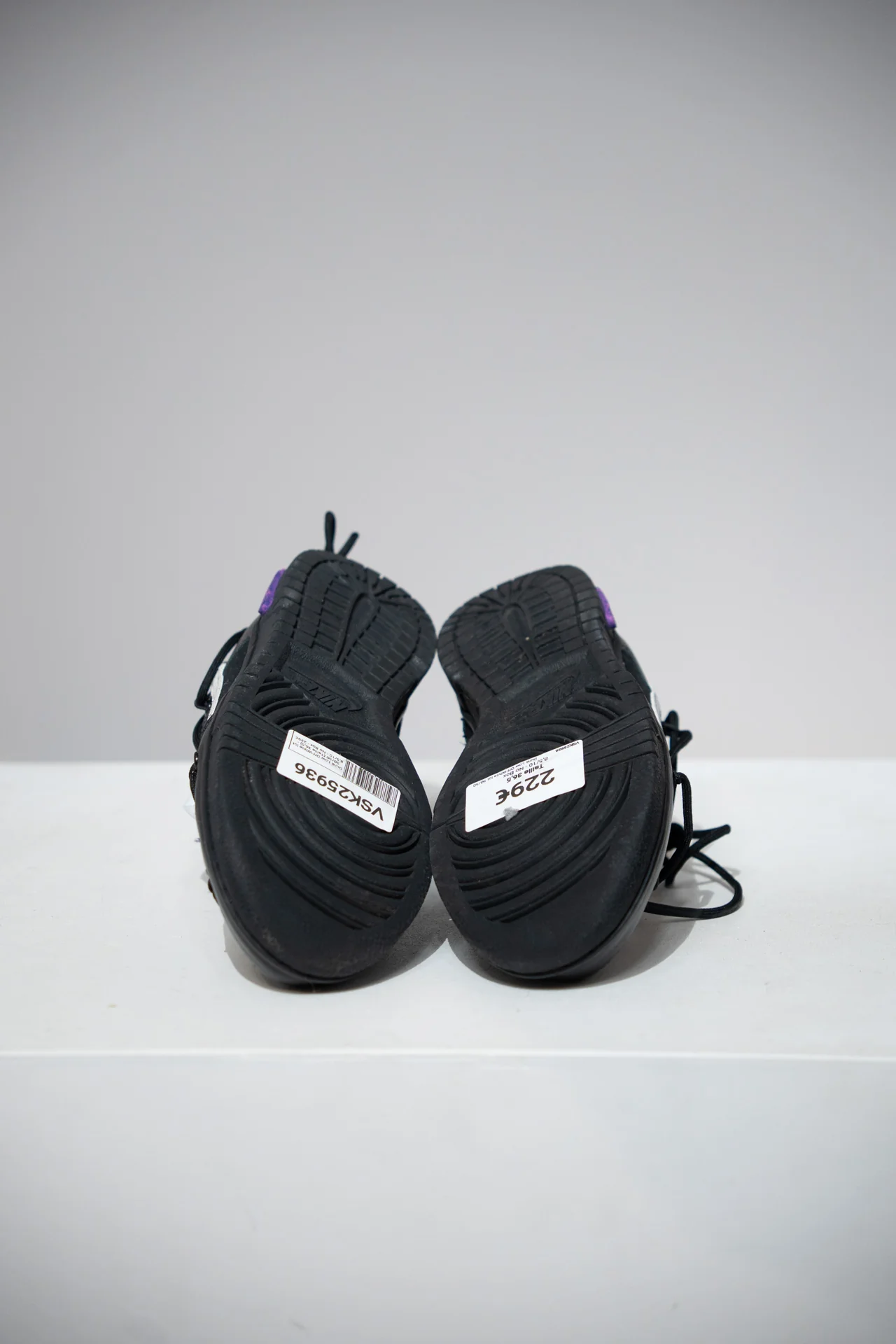 Dunk Low Off-White lot 50/50 (Taille 36,5) - Image 3