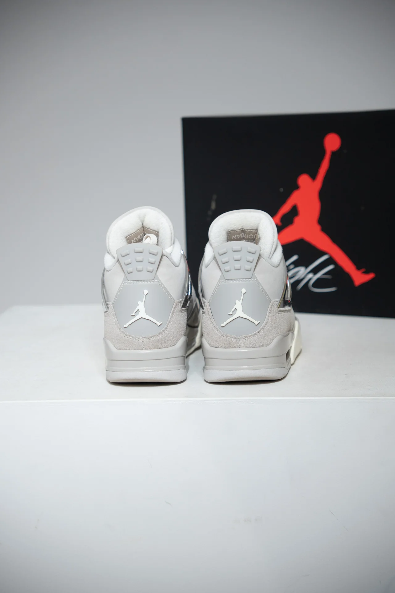 Jordan 4 Frozen Moments (Taille 37,5) - Image 2
