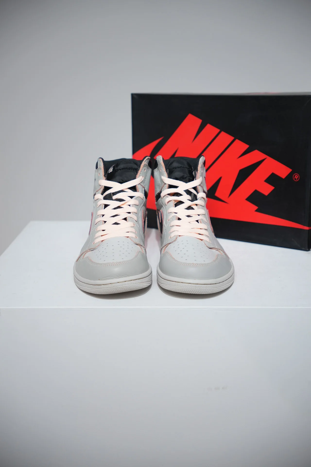 Jordan 1 High SB NYC To Paris (Taille 44) - Image 2