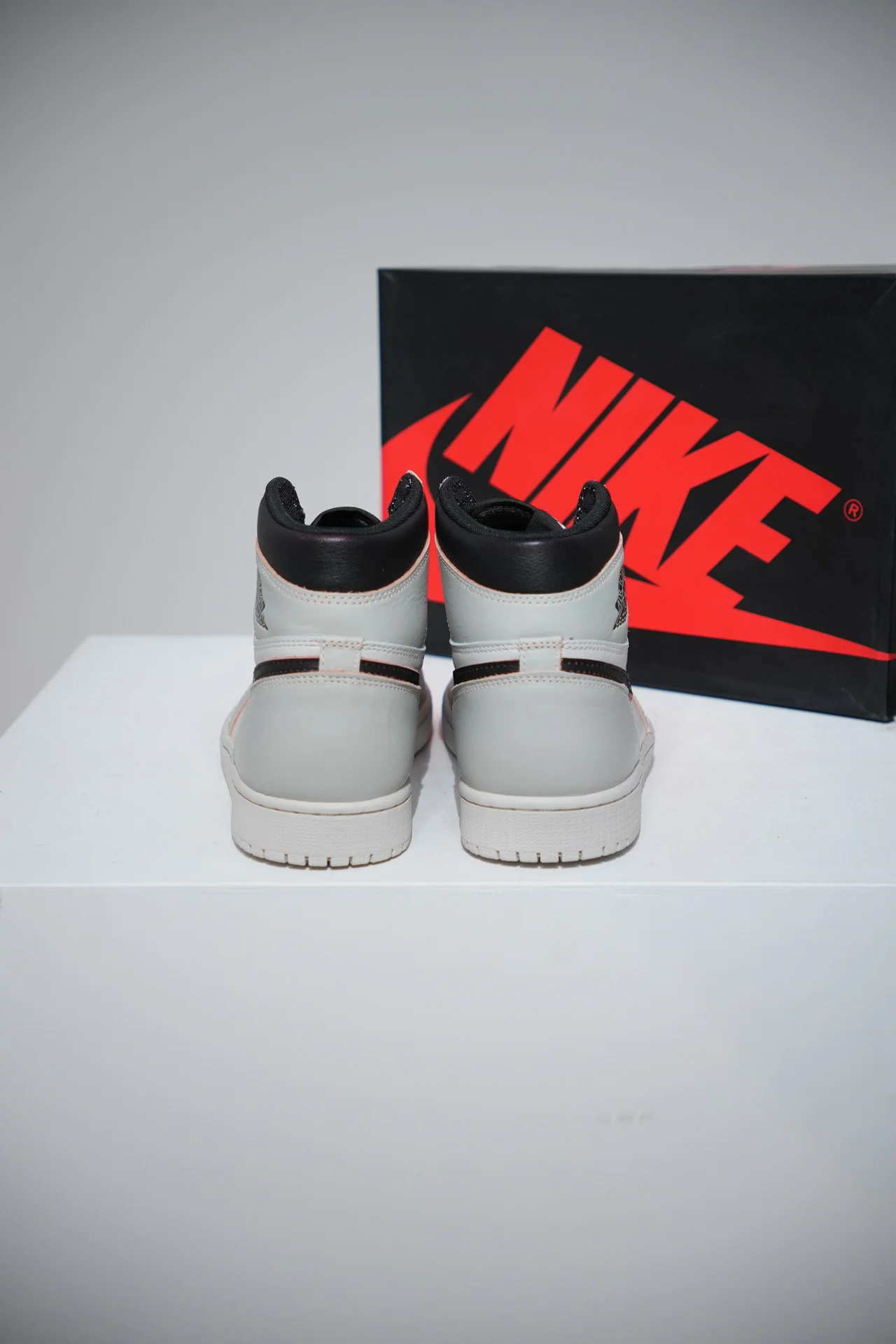Jordan 1 High SB NYC To Paris (Taille 44) - Image 3